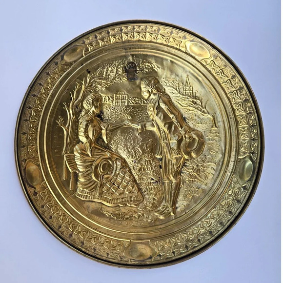 Set of 2 Vintage Brass Embossed Metal Wall  Plates, Romantic Scenes - Picture 4 of 14